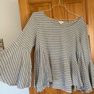 Stripped Flowy blouse!